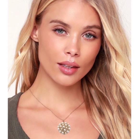 KATE SPADE • Cluster of Pearls Pendant Necklace - Picture 2 of 6